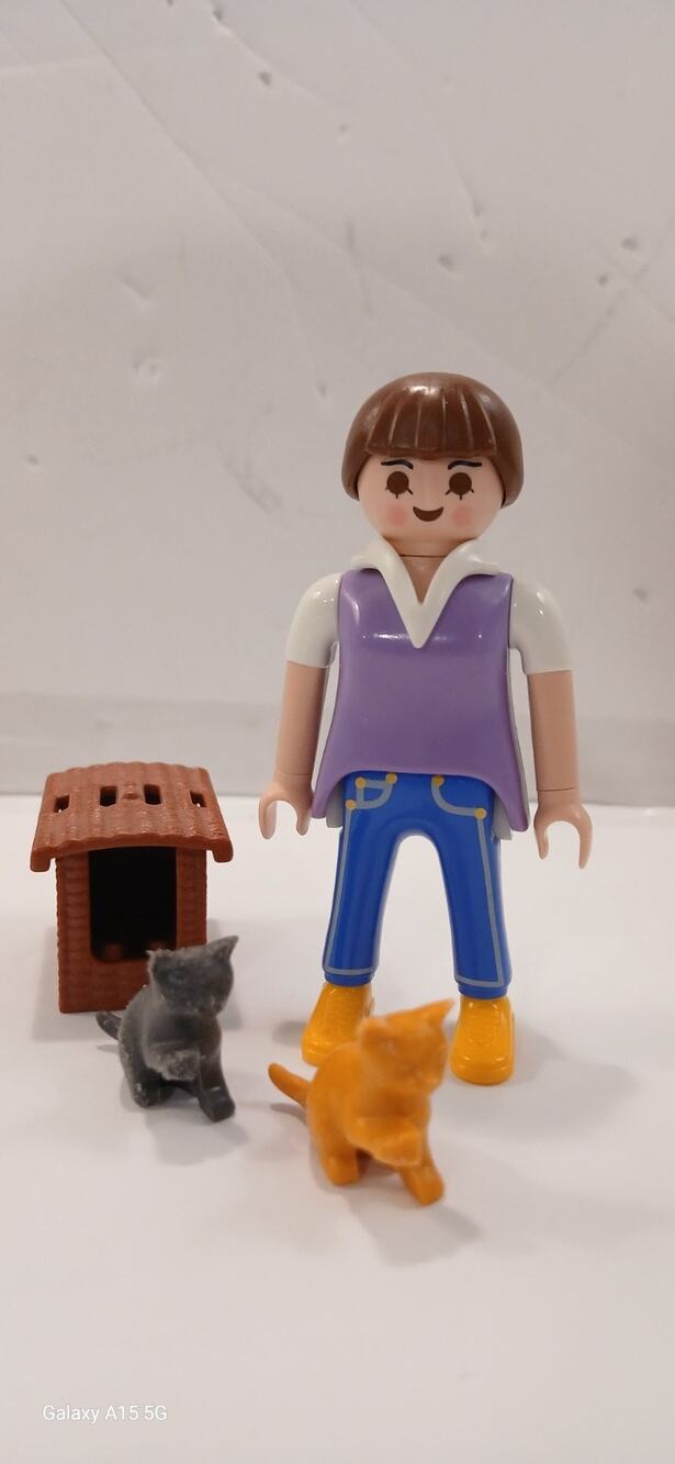 Playmobil Women Figure Purple Top Blue Jeans Pet Cats and Carrier